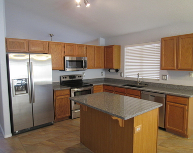 853 E Constitution Drive - Photo Thumbnail 3
