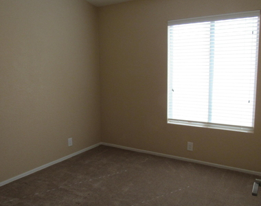 853 E Constitution Drive - Photo Thumbnail 10