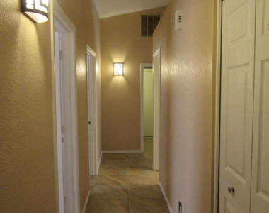 853 E Constitution Drive - Photo Thumbnail 12