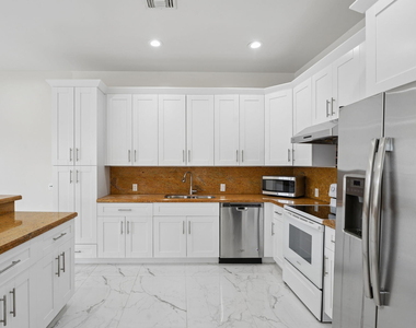 819 Sw 7th Avenue - Photo Thumbnail 3