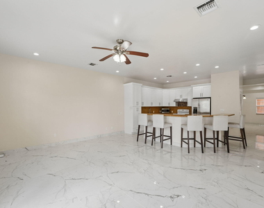 819 Sw 7th Avenue - Photo Thumbnail 12