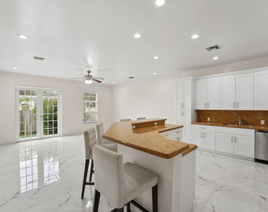 819 Sw 7th Avenue - Photo Thumbnail 11