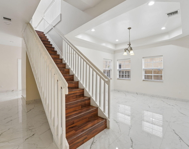 819 Sw 7th Avenue - Photo Thumbnail 6