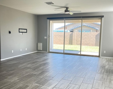 8503 W Peppertree Lane - Photo Thumbnail 10