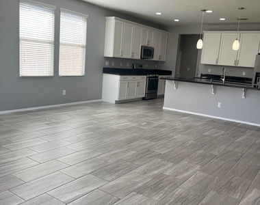 8503 W Peppertree Lane - Photo Thumbnail 8