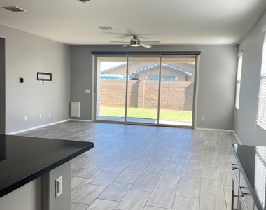 8503 W Peppertree Lane - Photo Thumbnail 12