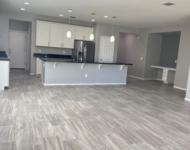 8503 W Peppertree Lane - Photo Thumbnail 7