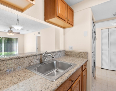 3230 Nw 102nd Terrace - Photo Thumbnail 4