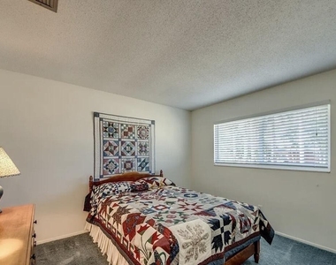 4425 Se 13th Avenue - Photo Thumbnail 6