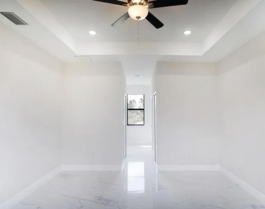 4708 5th Street W - Photo Thumbnail 9
