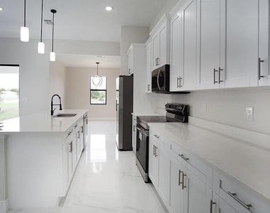 4708 5th Street W - Photo Thumbnail 8