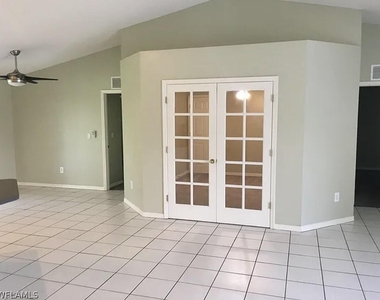 532 Se 27th Street - Photo Thumbnail 2