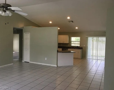 532 Se 27th Street - Photo Thumbnail 3