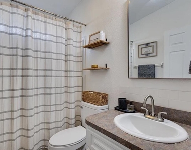2040 S Montana Circle - Photo Thumbnail 12