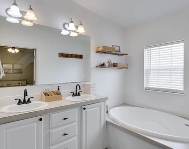 2040 S Montana Circle - Photo Thumbnail 10