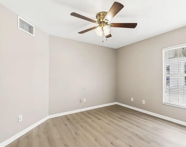 3320 Nw 9th Street W - Photo Thumbnail 5