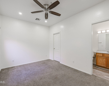 8940 W Olive Avenue - Photo Thumbnail 15
