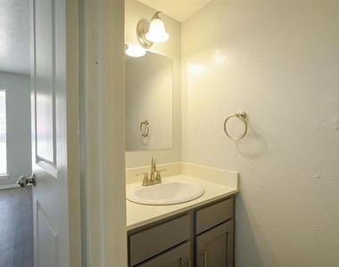 307 Rose Street - Photo Thumbnail 3