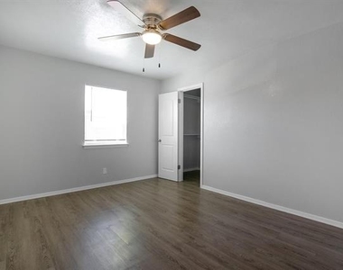 307 Rose Street - Photo Thumbnail 5