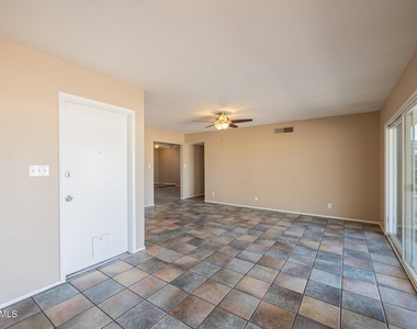 2812 S Cottonwood Drive - Photo Thumbnail 11