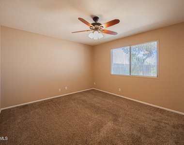 2812 S Cottonwood Drive - Photo Thumbnail 12