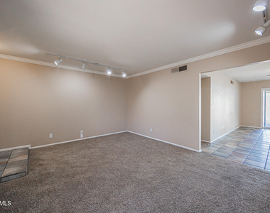 2812 S Cottonwood Drive - Photo Thumbnail 5