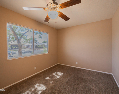 2812 S Cottonwood Drive - Photo Thumbnail 17