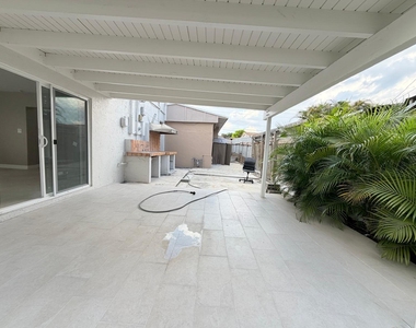 1390 W 37th Street - Photo Thumbnail 11