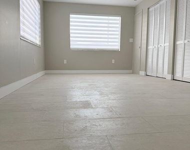 1390 W 37th Street - Photo Thumbnail 7
