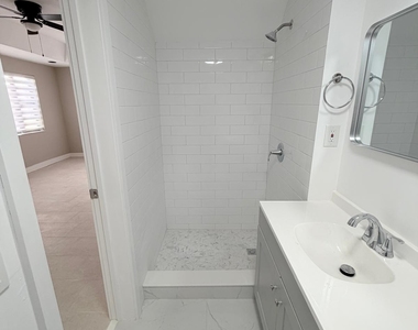 1390 W 37th Street - Photo Thumbnail 8