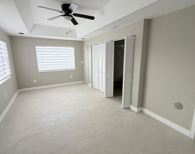 1390 W 37th Street - Photo Thumbnail 5
