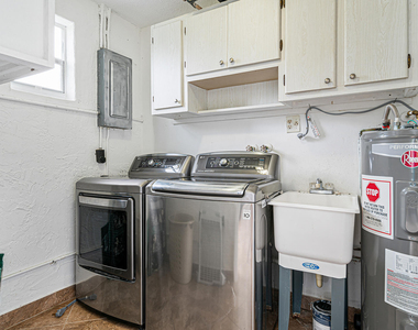 2722 Peer Lane - Photo Thumbnail 12
