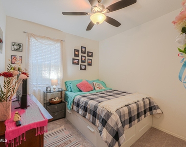 42320 W Morning Glory Way - Photo Thumbnail 12