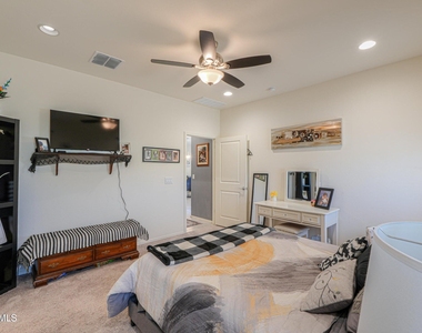 42320 W Morning Glory Way - Photo Thumbnail 18
