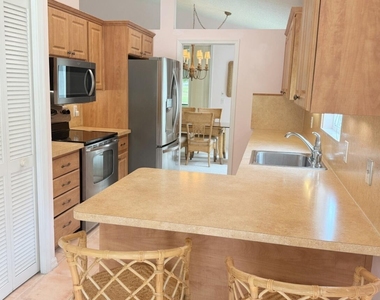6231 Se Ames Way - Photo Thumbnail 3