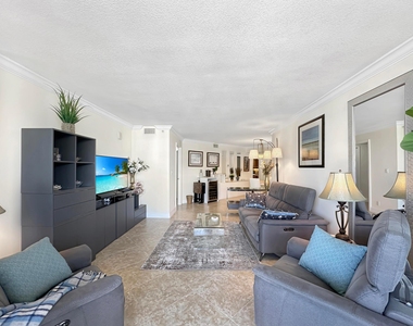 3000 N Ocean Drive - Photo Thumbnail 5