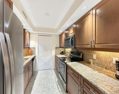 3000 N Ocean Drive - Photo Thumbnail 11
