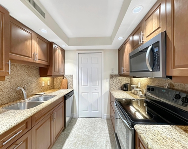 3000 N Ocean Drive - Photo Thumbnail 10