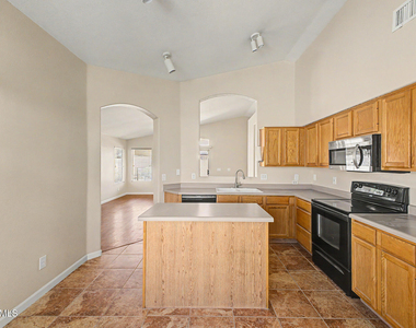 3311 E San Angelo Avenue - Photo Thumbnail 8
