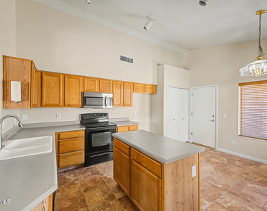 3311 E San Angelo Avenue - Photo Thumbnail 6