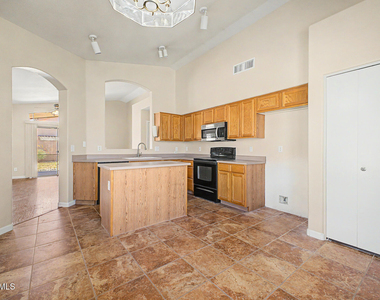 3311 E San Angelo Avenue - Photo Thumbnail 9