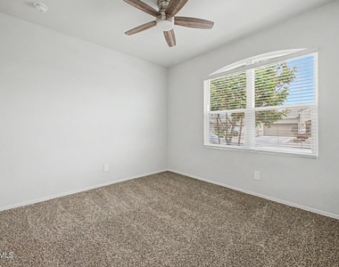 18363 W Whispering Wind Drive - Photo Thumbnail 16