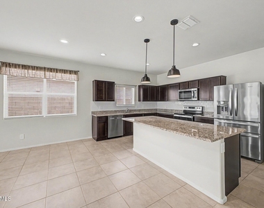 18363 W Whispering Wind Drive - Photo Thumbnail 4