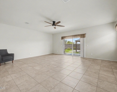 18363 W Whispering Wind Drive - Photo Thumbnail 7