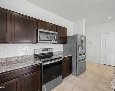 18363 W Whispering Wind Drive - Photo Thumbnail 5