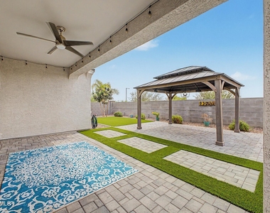 18363 W Whispering Wind Drive - Photo Thumbnail 23