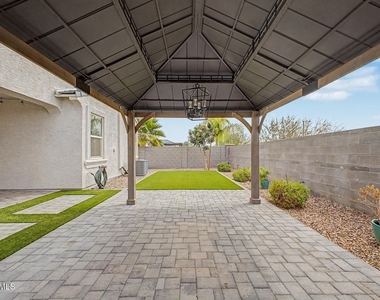 18363 W Whispering Wind Drive - Photo Thumbnail 24