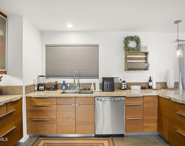 3141 E Sierra Street - Photo Thumbnail 14