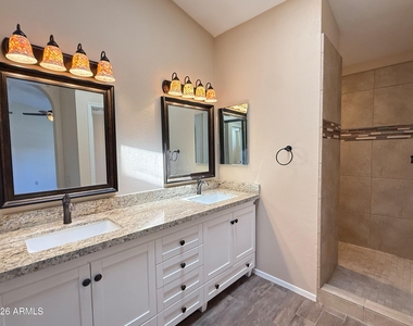 1211 E Drake Drive - Photo Thumbnail 15
