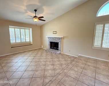 1211 E Drake Drive - Photo Thumbnail 2
